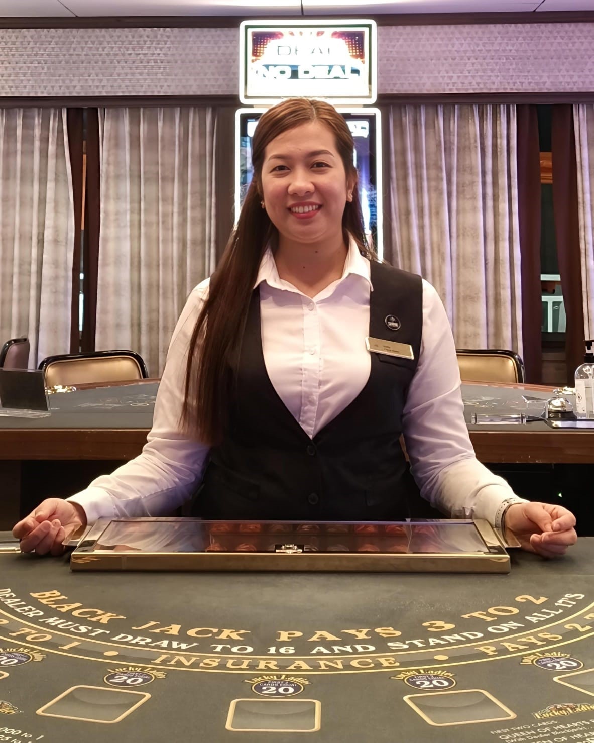 Viella, Casino Dealer