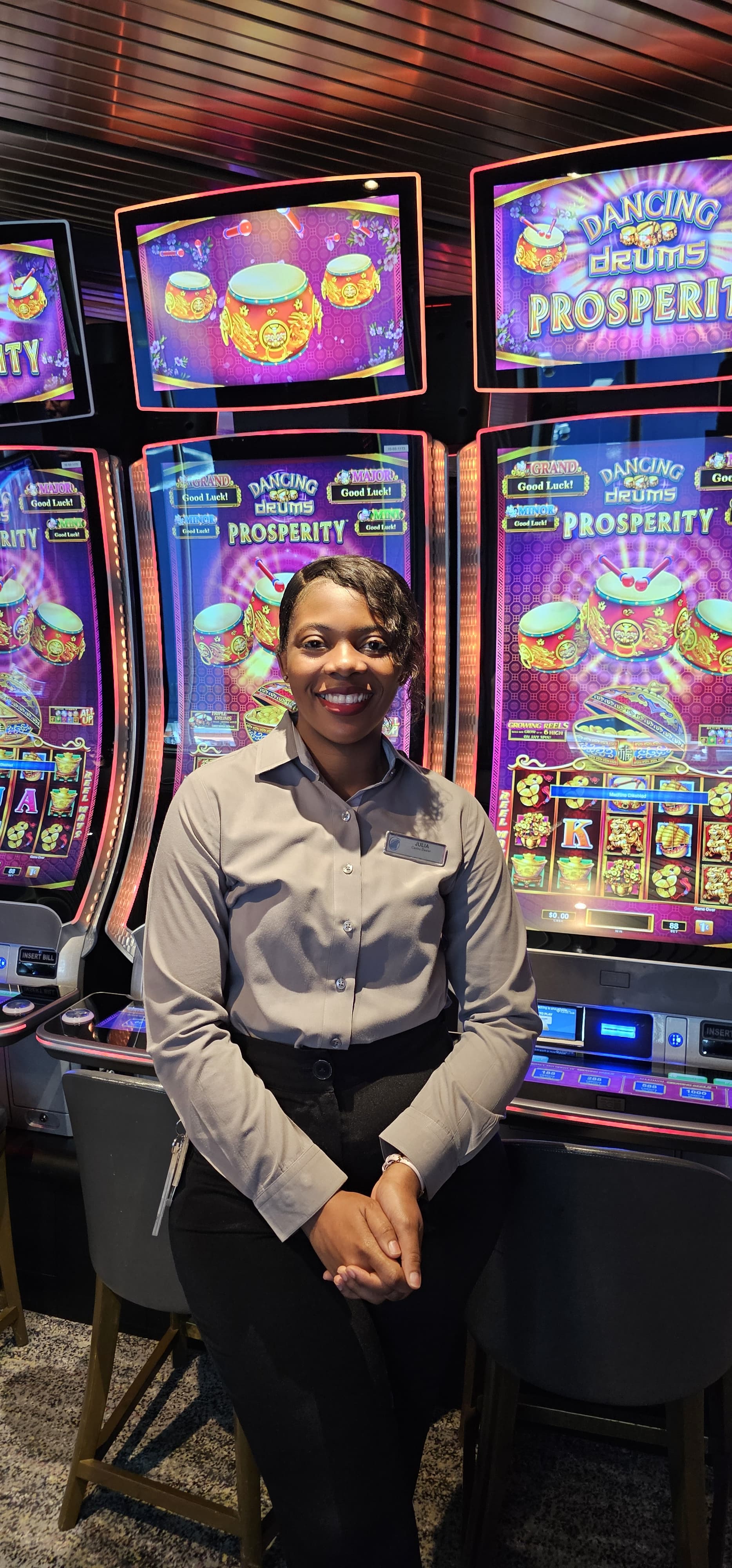Mufunywayini, Casino Dealer